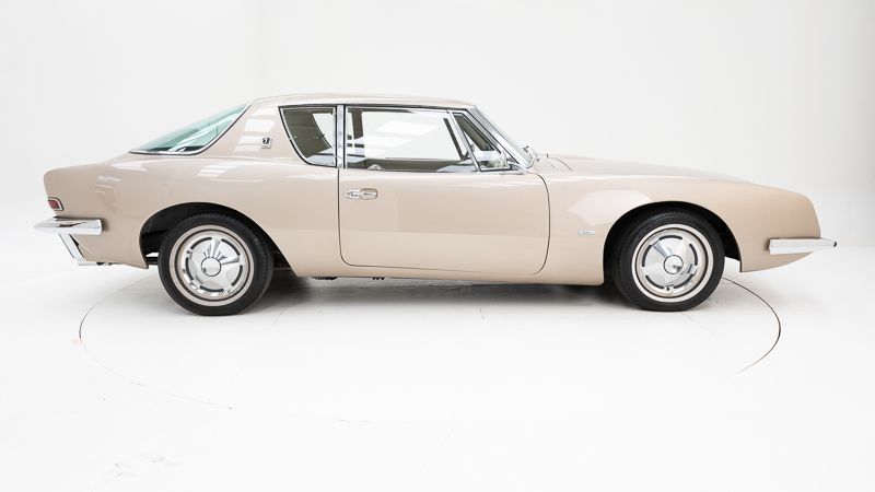 Avanti R2 Supercharged 10