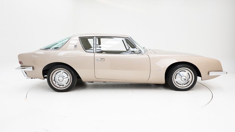 Avanti R2 Supercharged 13