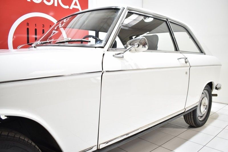Peugeot 204 Coupé 14
