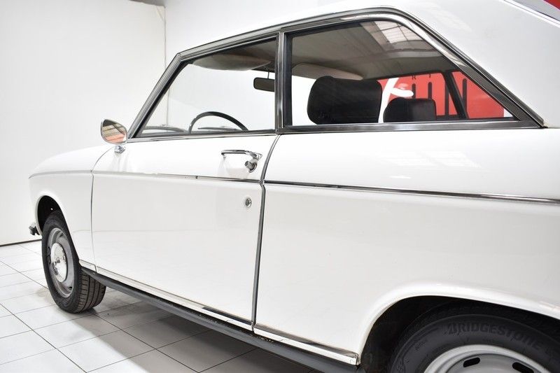 Peugeot 204 Coupé 15