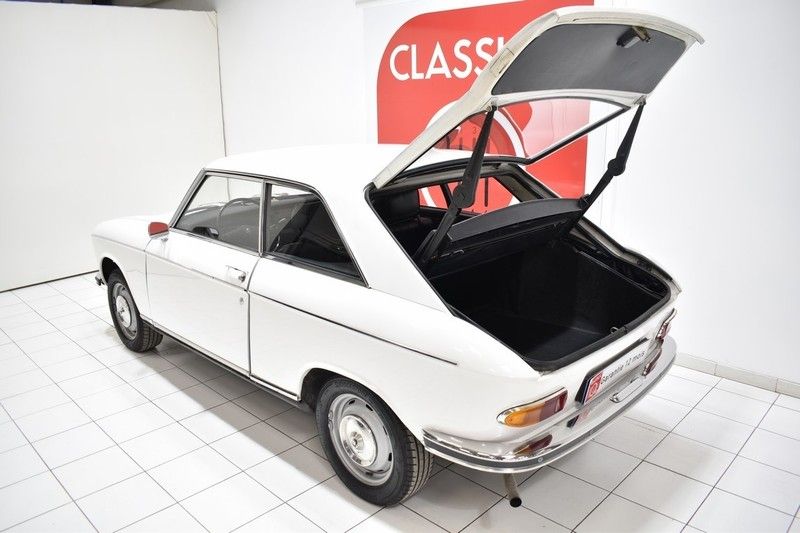 Peugeot 204 Coupé 17
