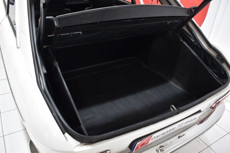 Peugeot 204 Coupé 18
