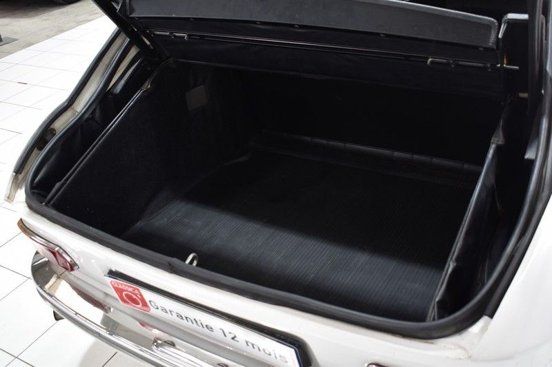 Peugeot 204 Coupé 19