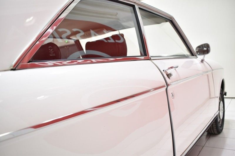 Peugeot 204 Coupé 21