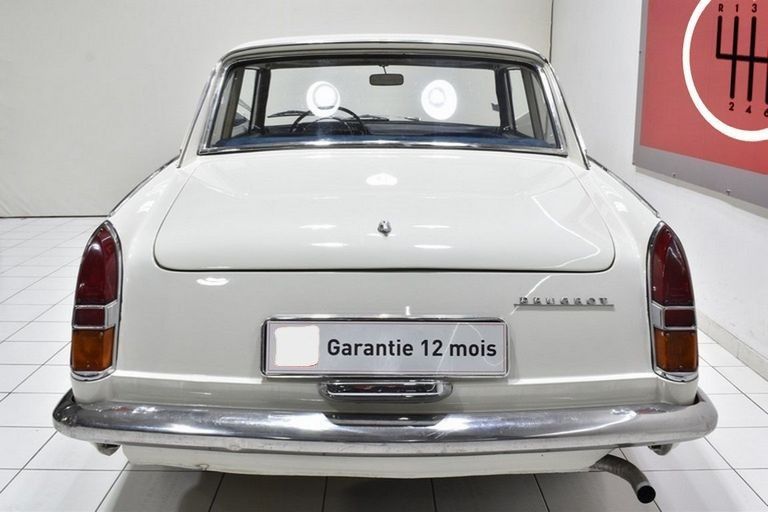 Peugeot 404 Coupé 6