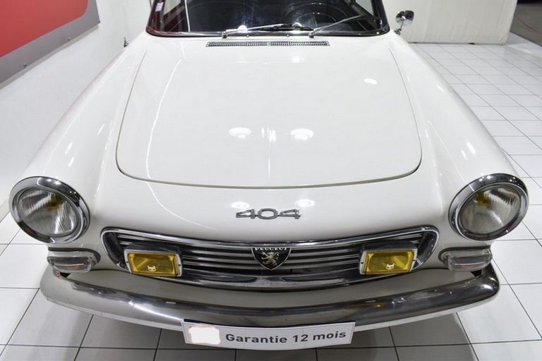 Peugeot 404 Coupé 12