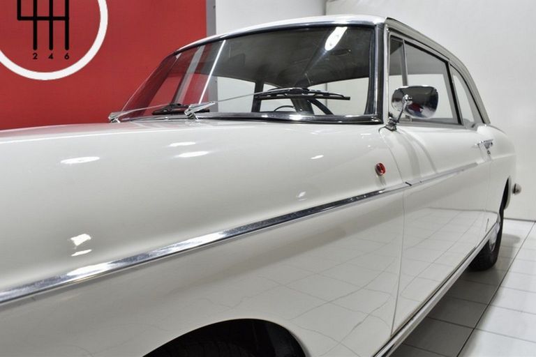 Peugeot 404 Coupé 14