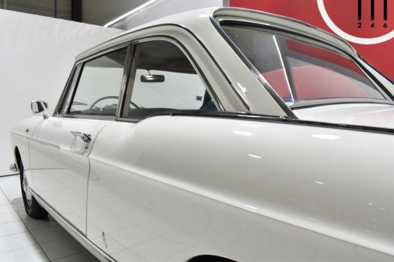 Peugeot 404 Coupé 15