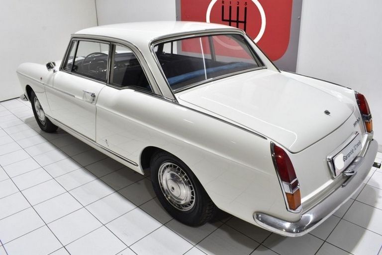 Peugeot 404 Coupé 16