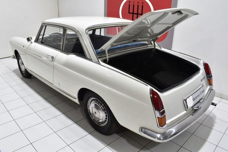 Peugeot 404 Coupé 17