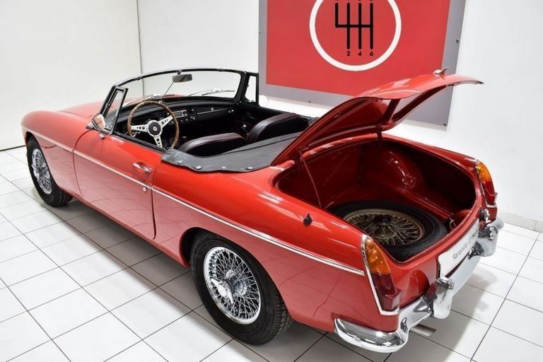MG B 17