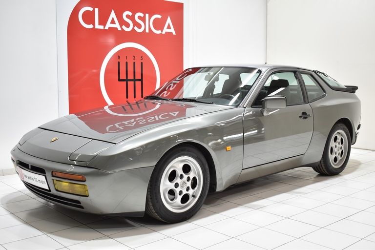 Porsche 944 Turbo 2