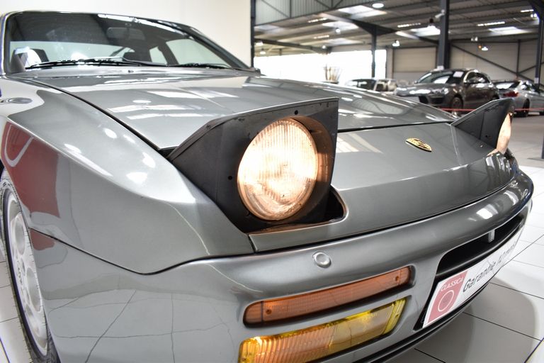 Porsche 944 Turbo 13