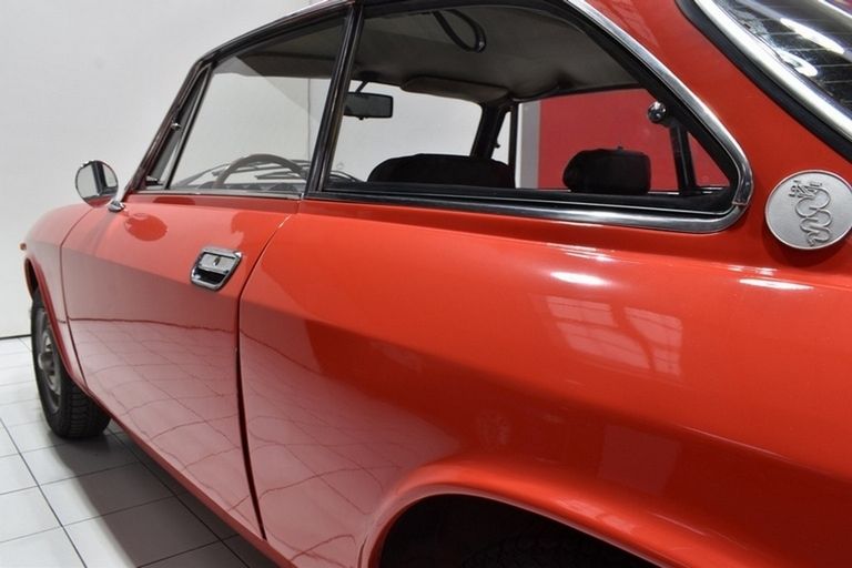 Alfa Romeo 1300 Coupé GT Junior 15