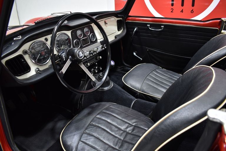 Triumph TR4 8