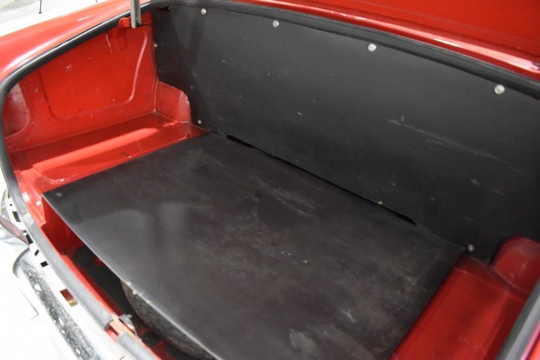 Triumph TR4 19