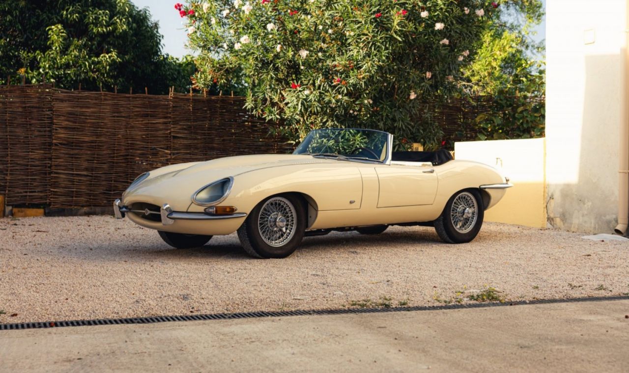 Jaguar E-Type 3.8 Roadster Outside Bonnet Lock 4