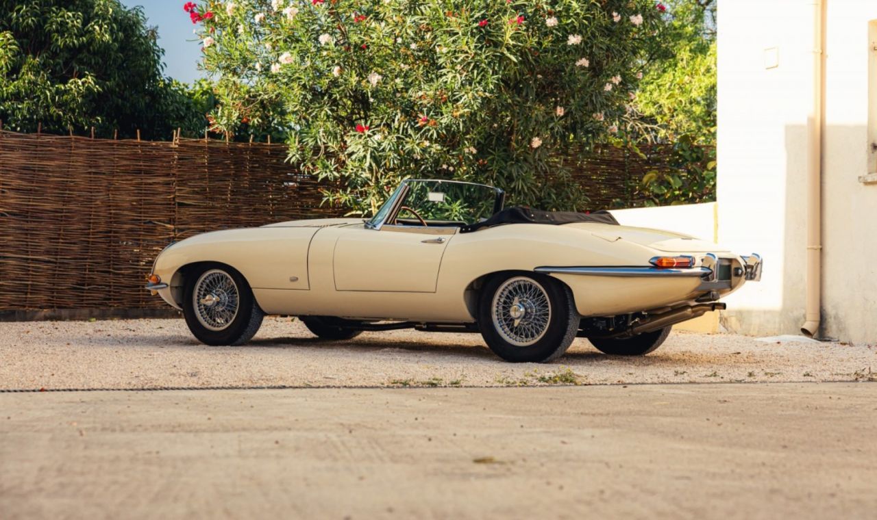 Jaguar E-Type 3.8 Roadster Outside Bonnet Lock 5