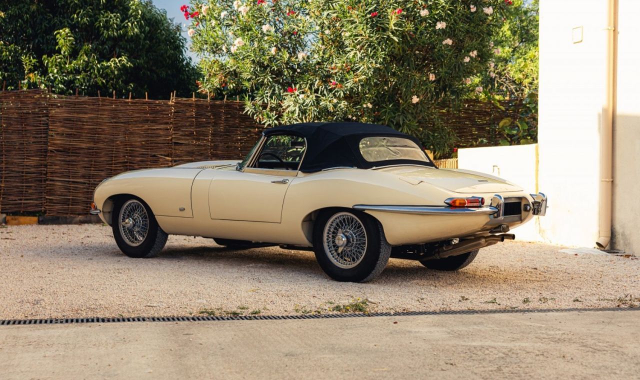 Jaguar E-Type 3.8 Roadster Outside Bonnet Lock 11