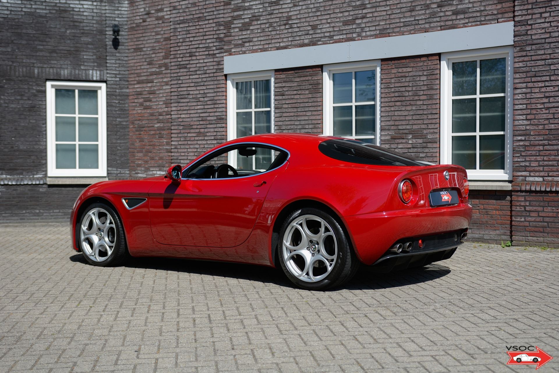 Alfa Romeo 8C Competizione 7
