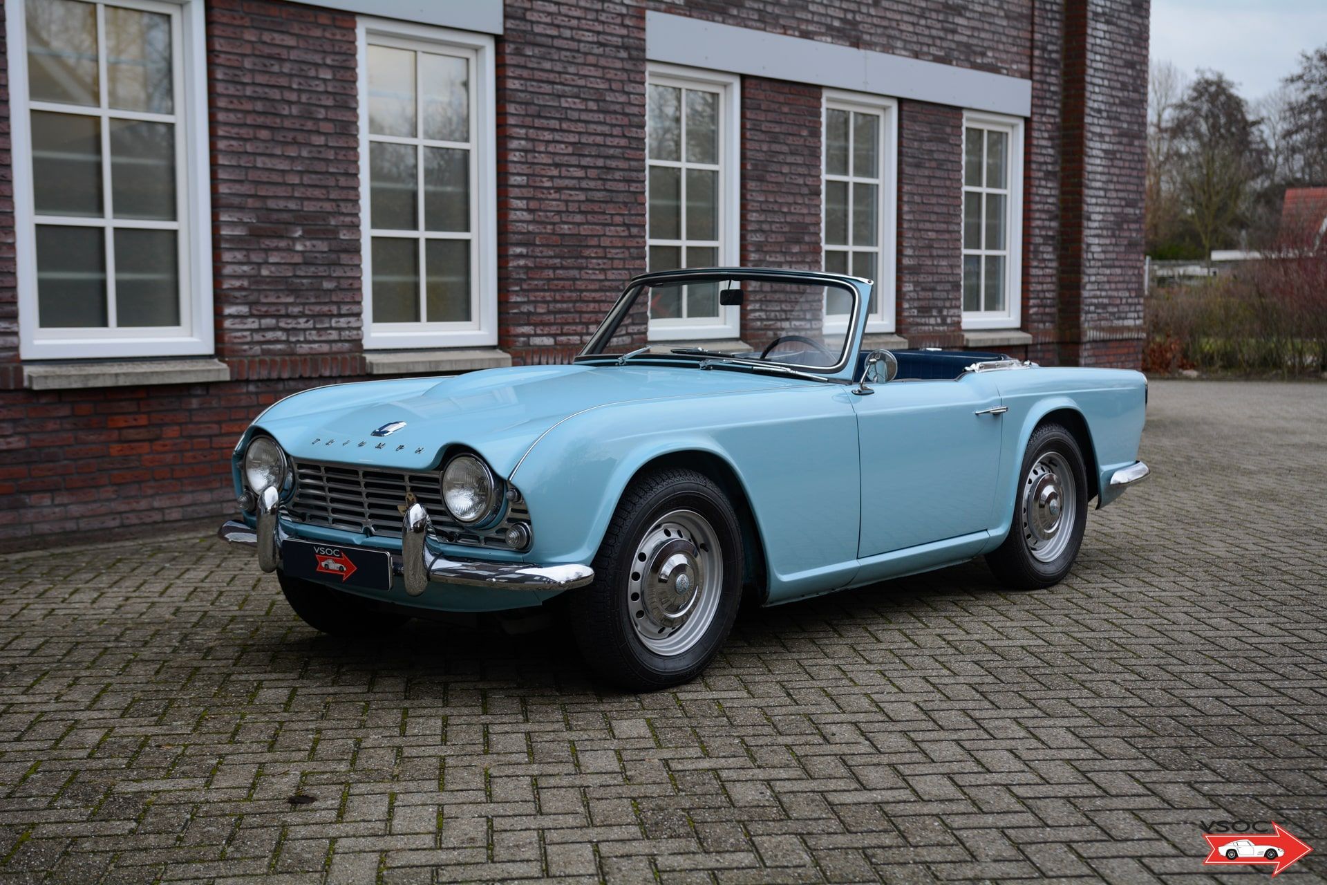 Triumph TR4 'Powder Blue' 2