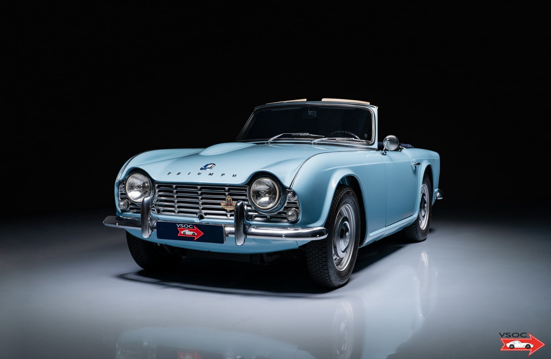 Triumph TR4 'Powder Blue' 3