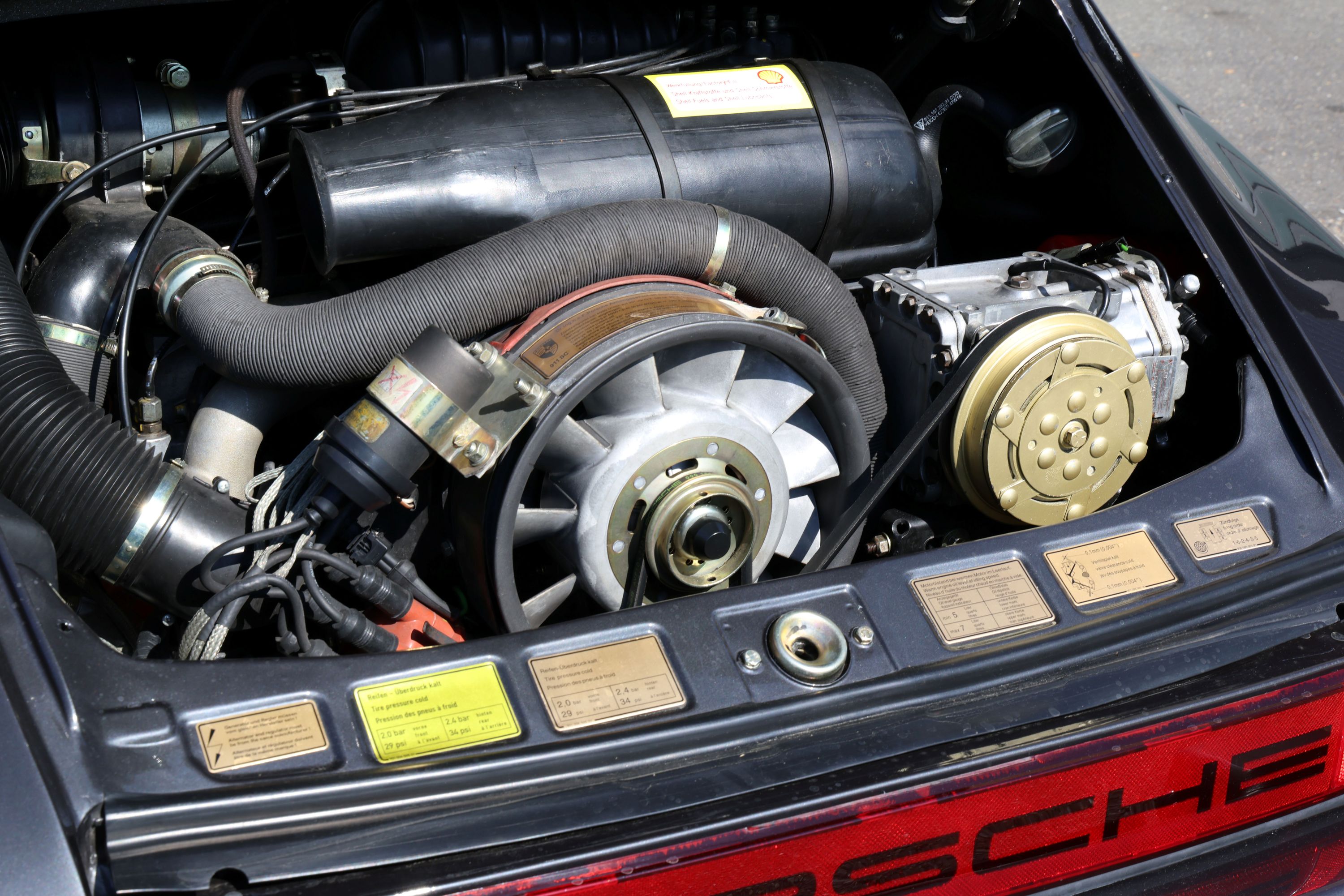 Porsche 911 SC 3.0 Weissach Edition 12