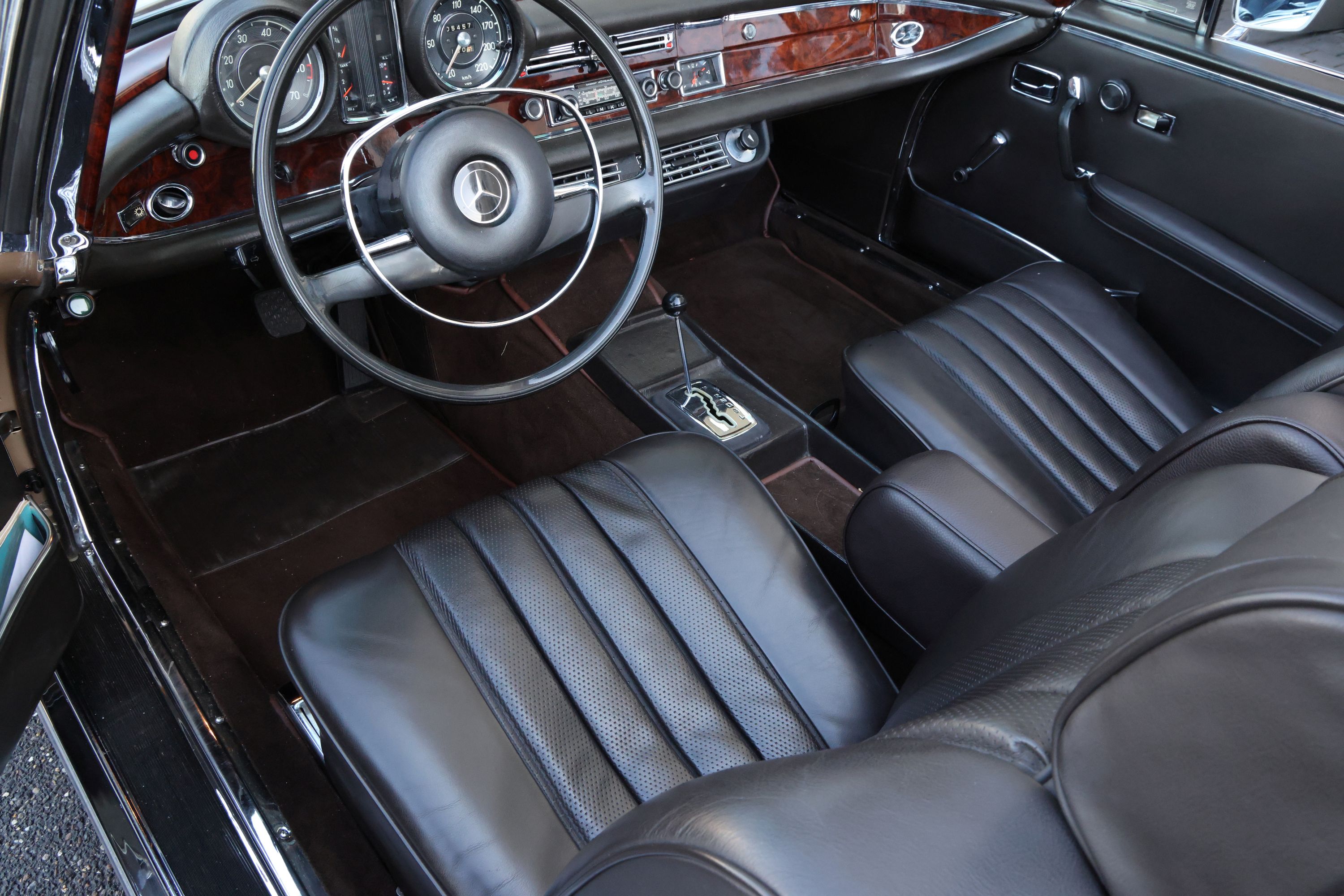Mercedes-Benz 280 SE W111 2