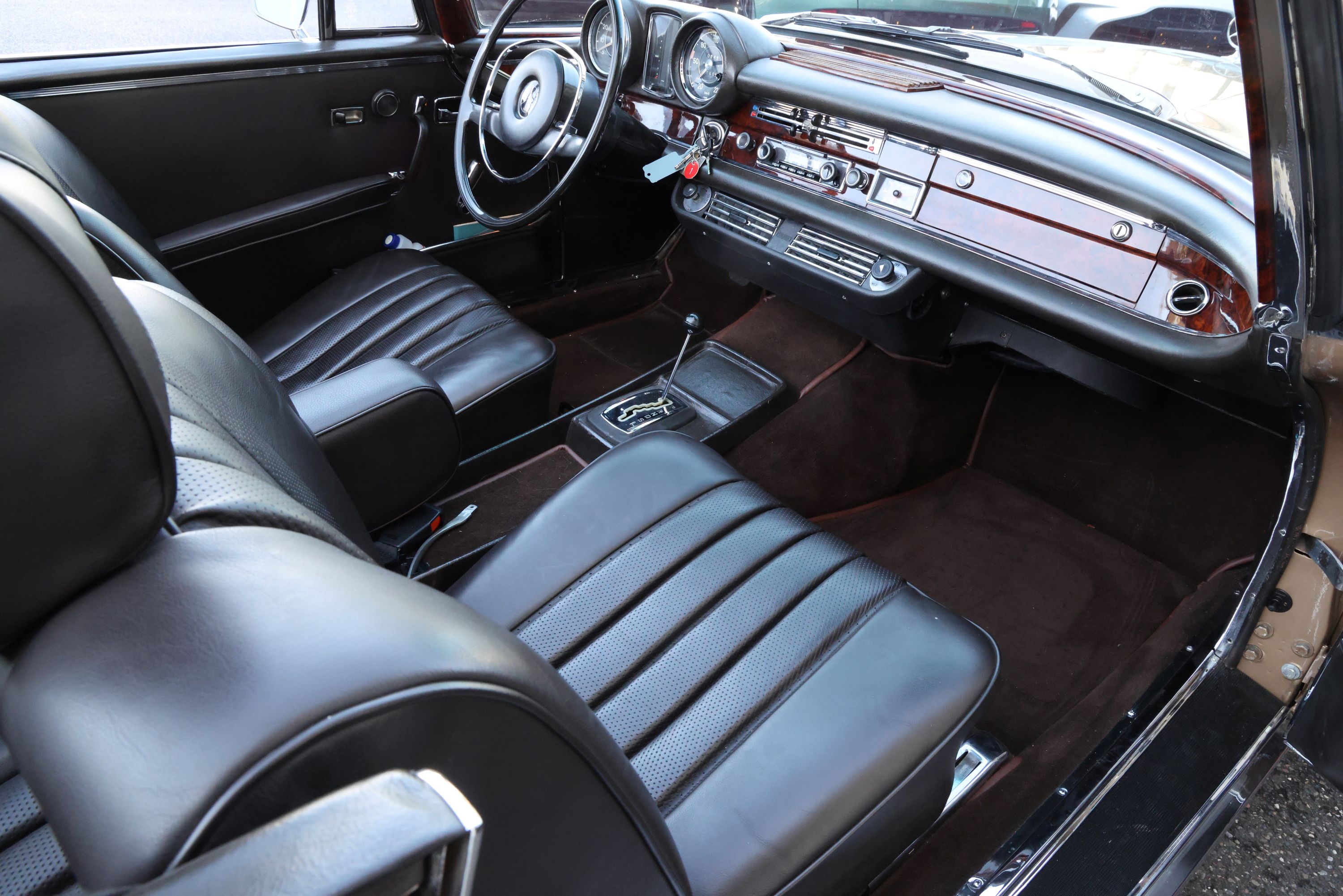 Mercedes-Benz 280 SE W111 7
