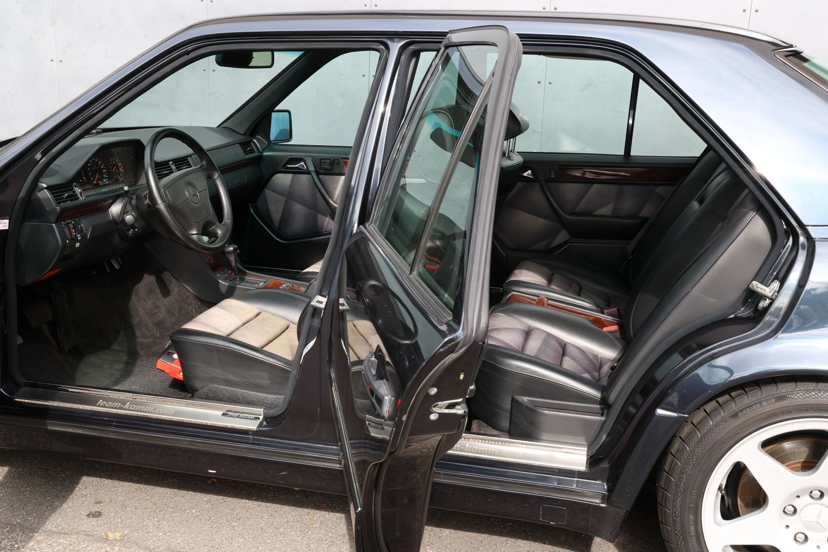 Mercedes-Benz E500 4