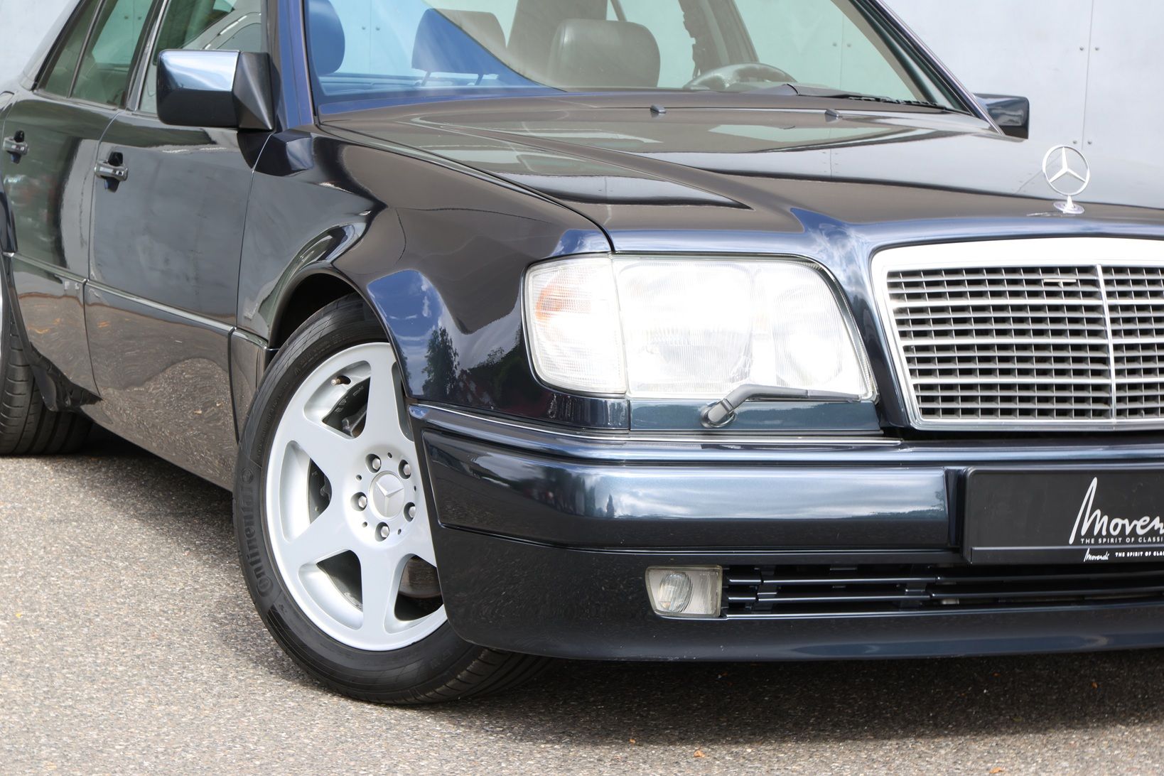 Mercedes-Benz E500 5