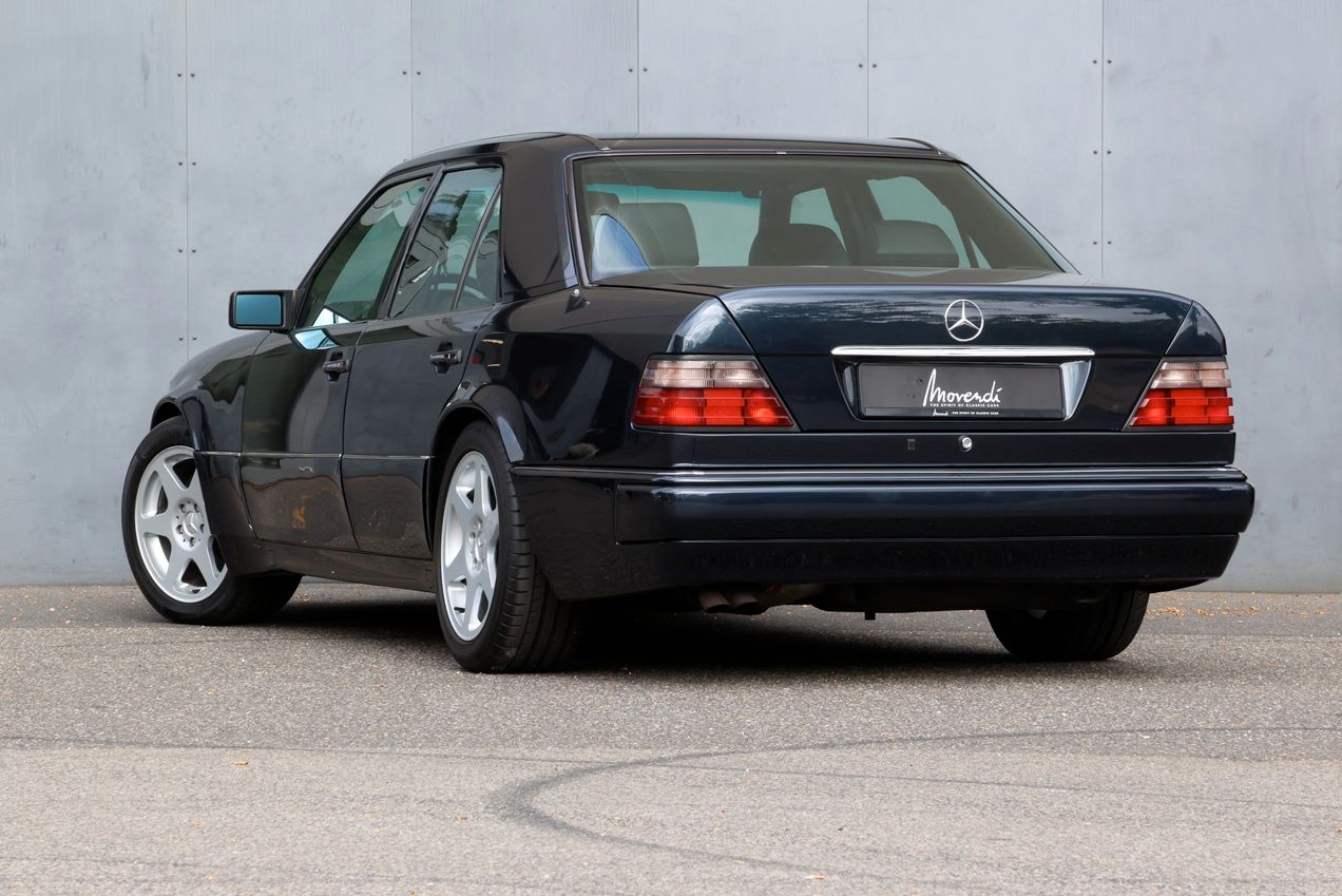 Mercedes-Benz E500 8