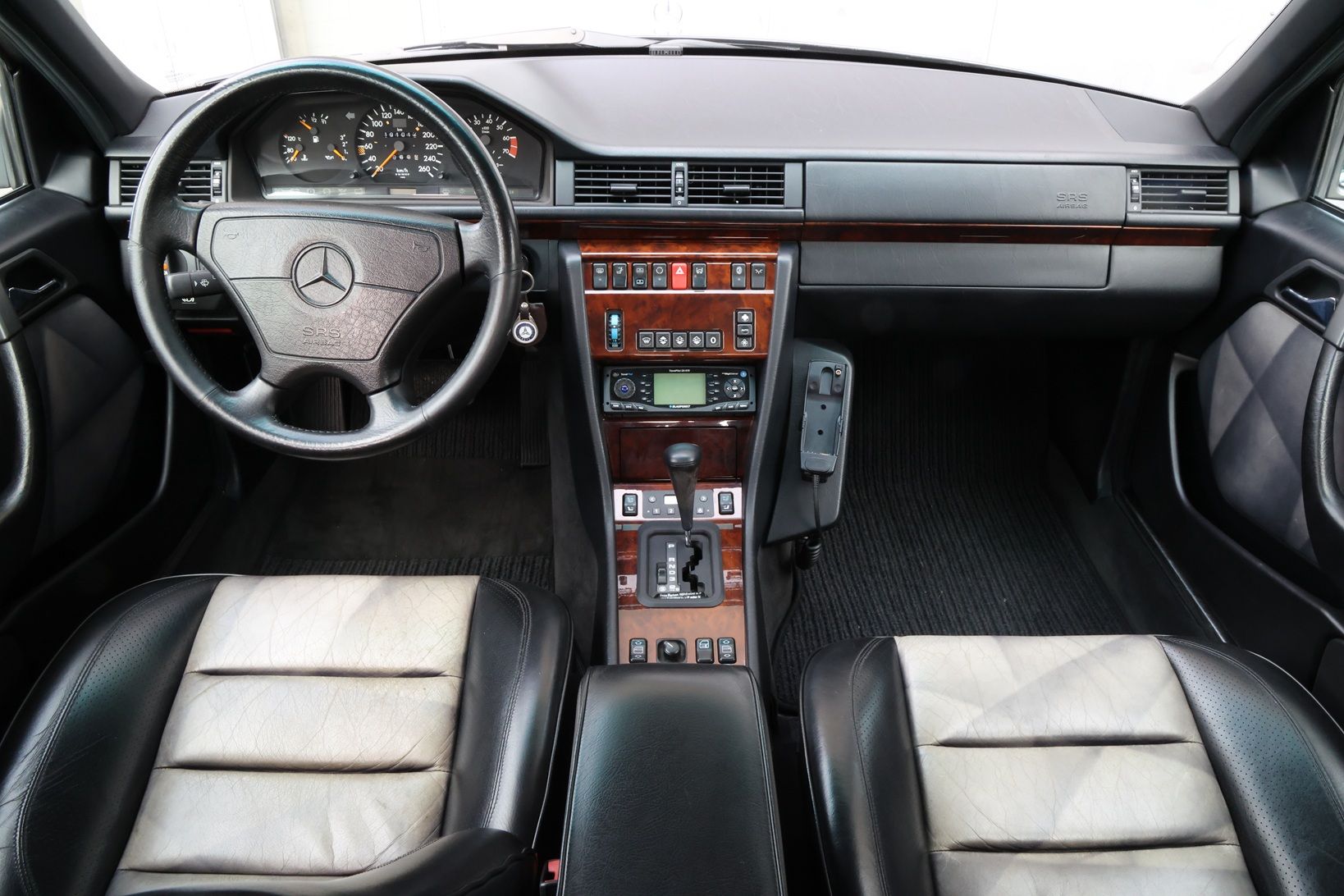 Mercedes-Benz E500 11