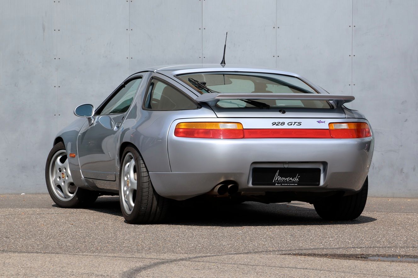 Porsche 928 GTS 7