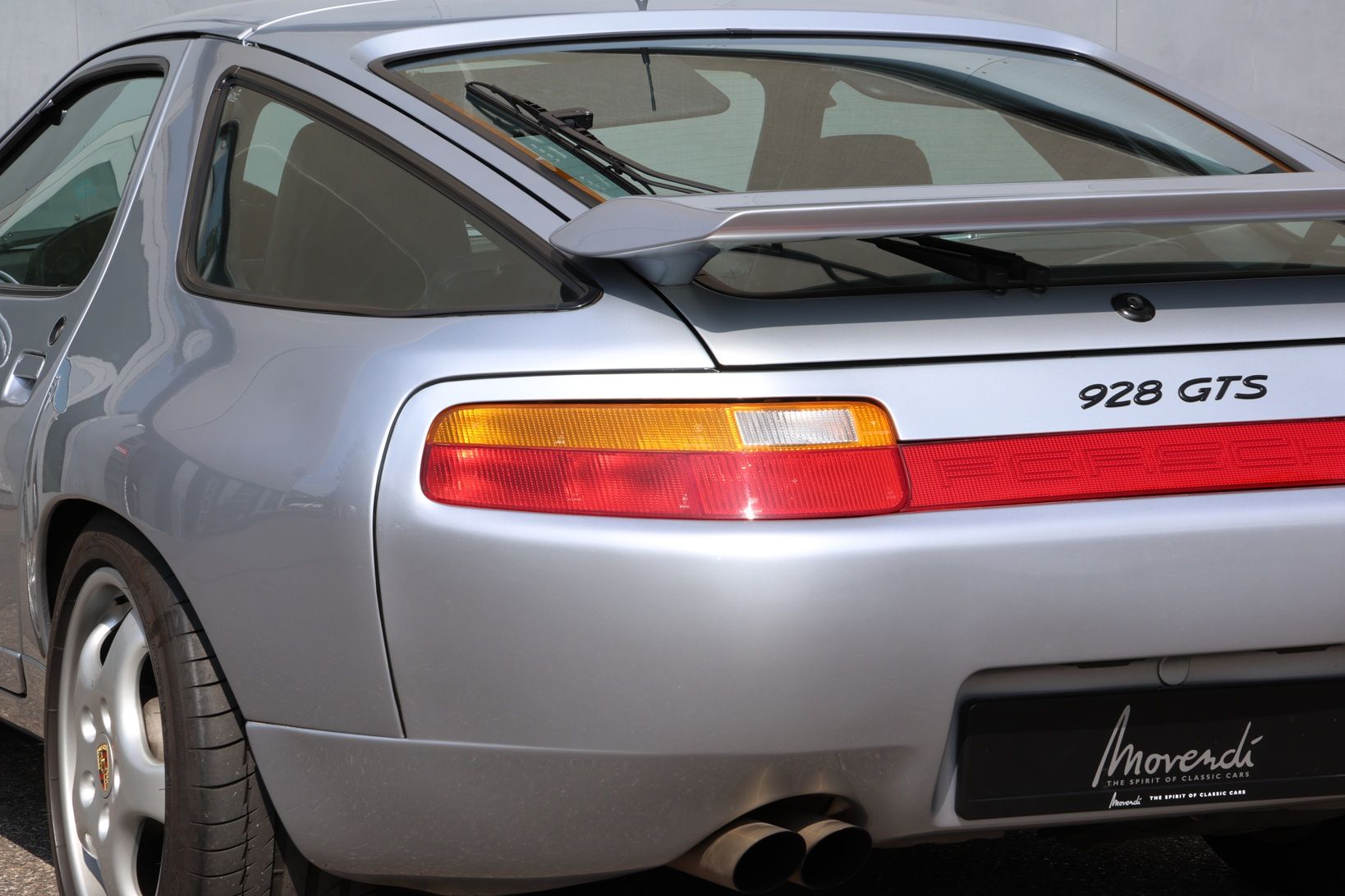 Porsche 928 GTS 8