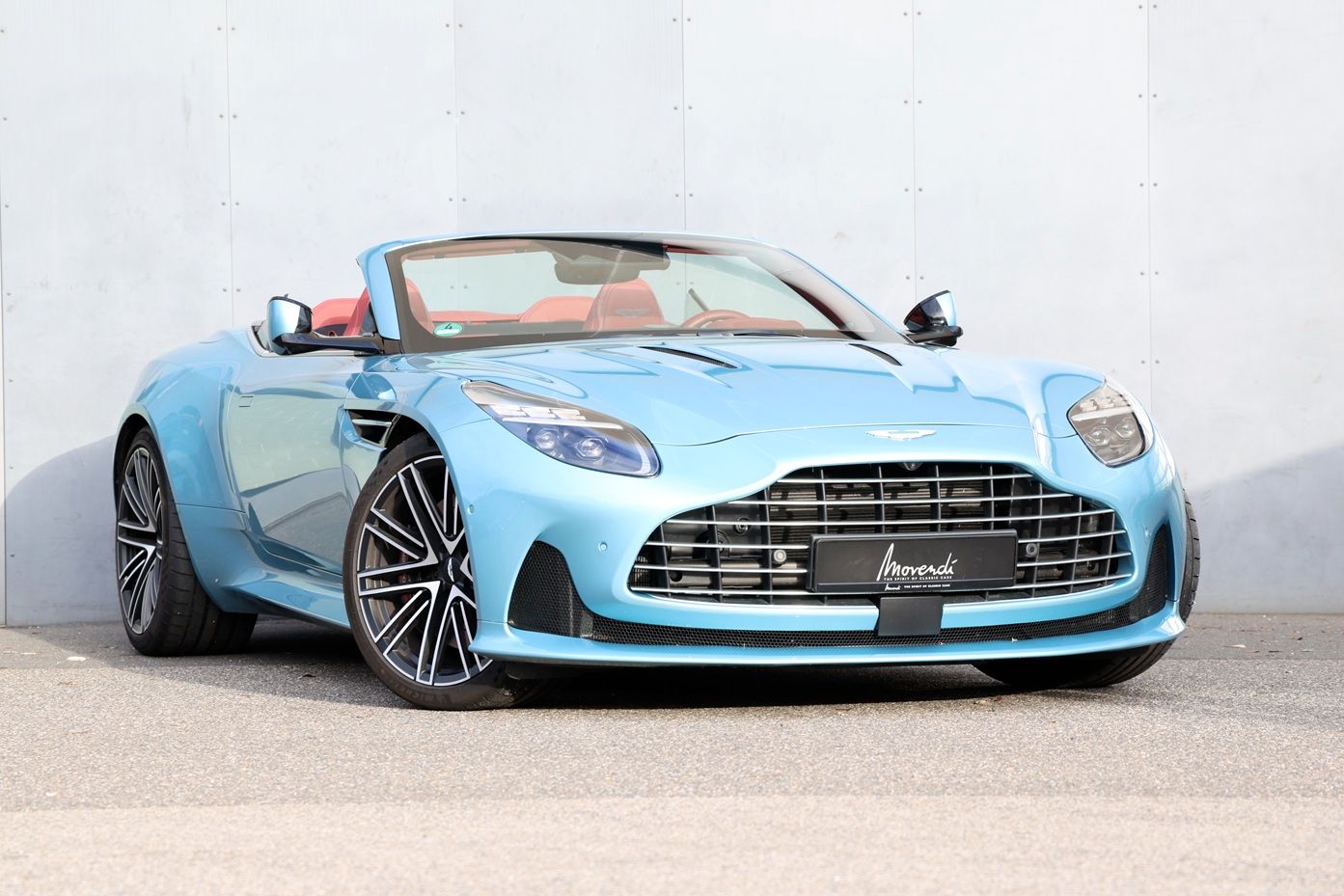 Aston Martin DB12 Volante 4