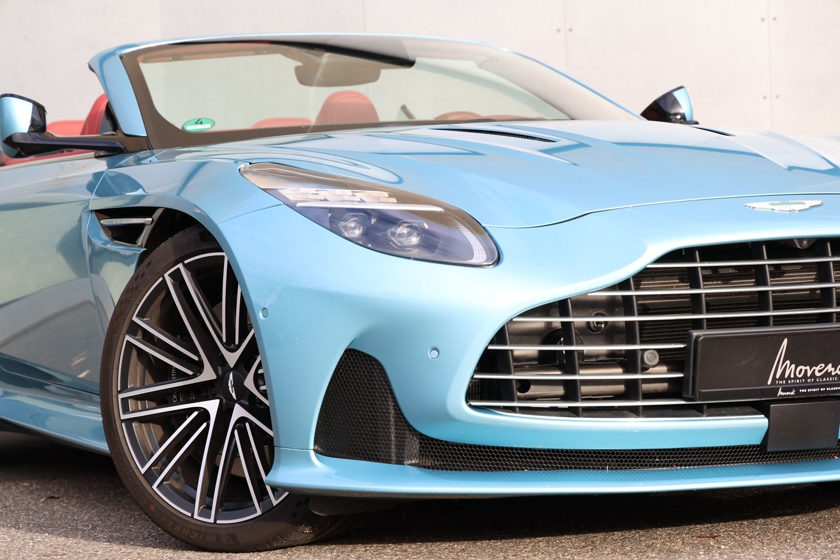 Aston Martin DB12 Volante 6