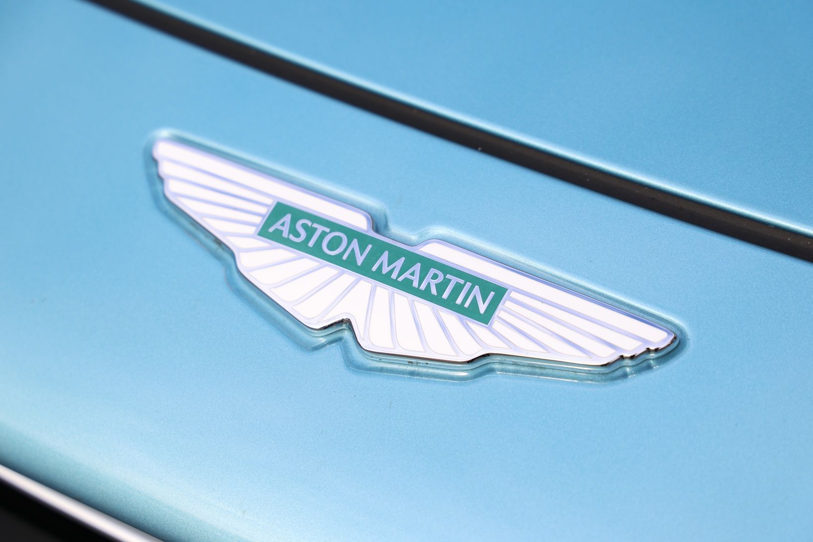 Aston Martin DB12 Volante 7