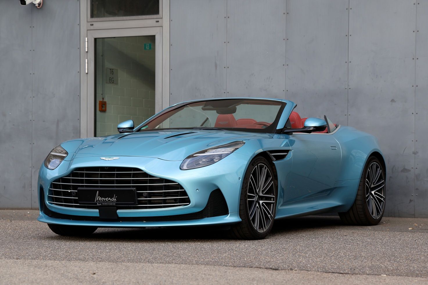 Aston Martin DB12 Volante 10