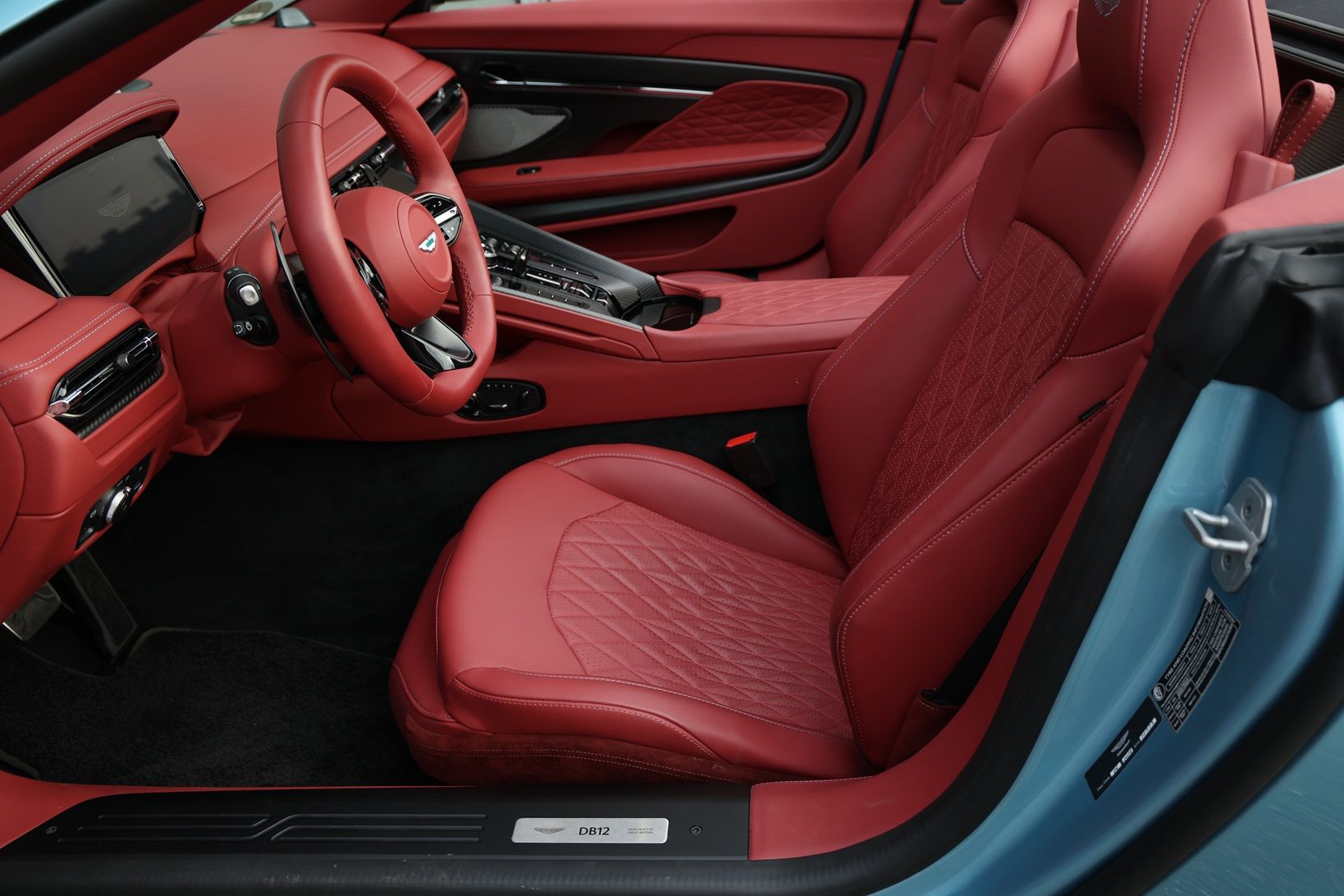 Aston Martin DB12 Volante 13