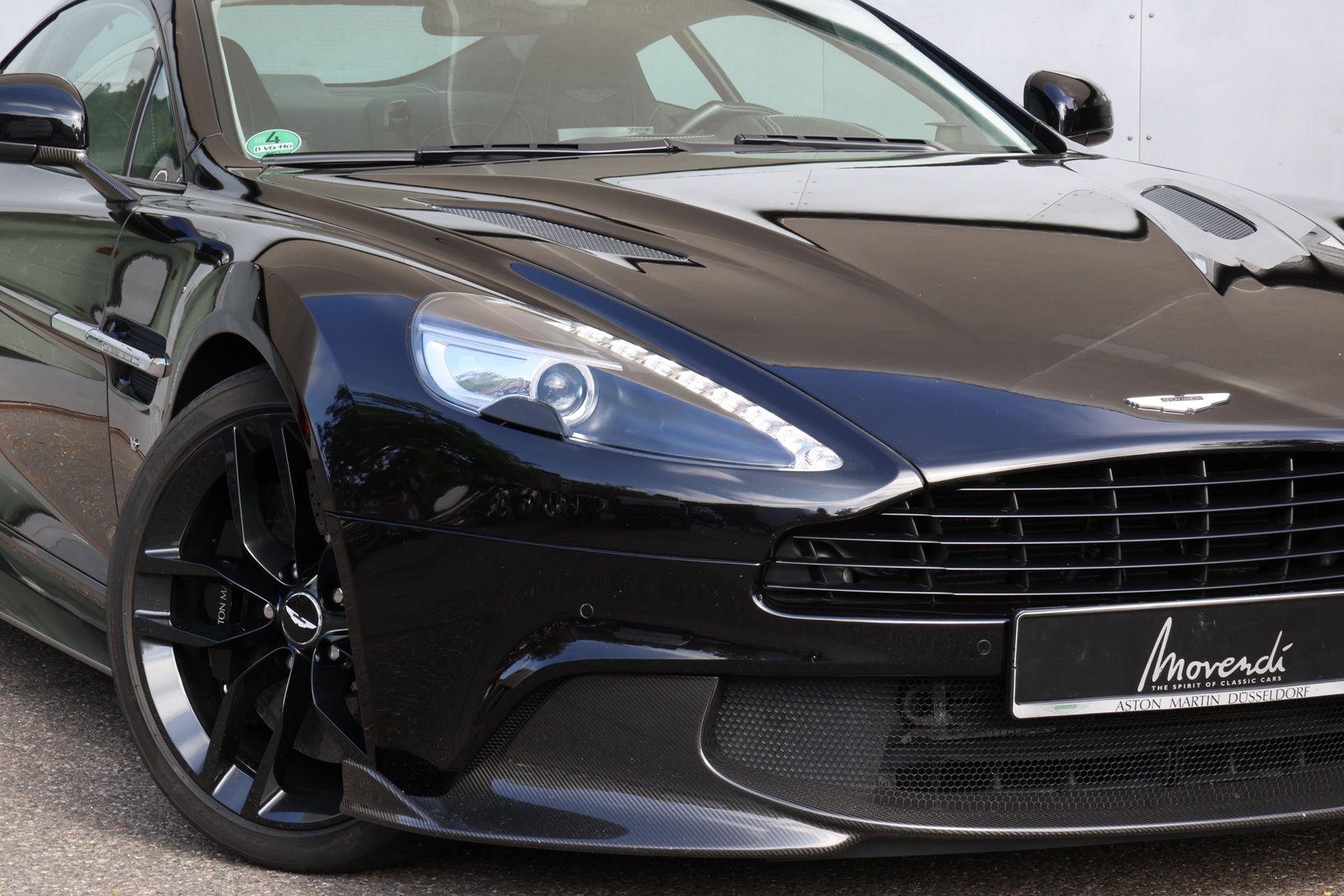 Aston Martin Vanquish S 5