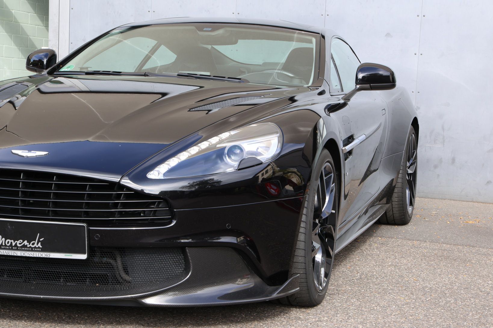 Aston Martin Vanquish S 8