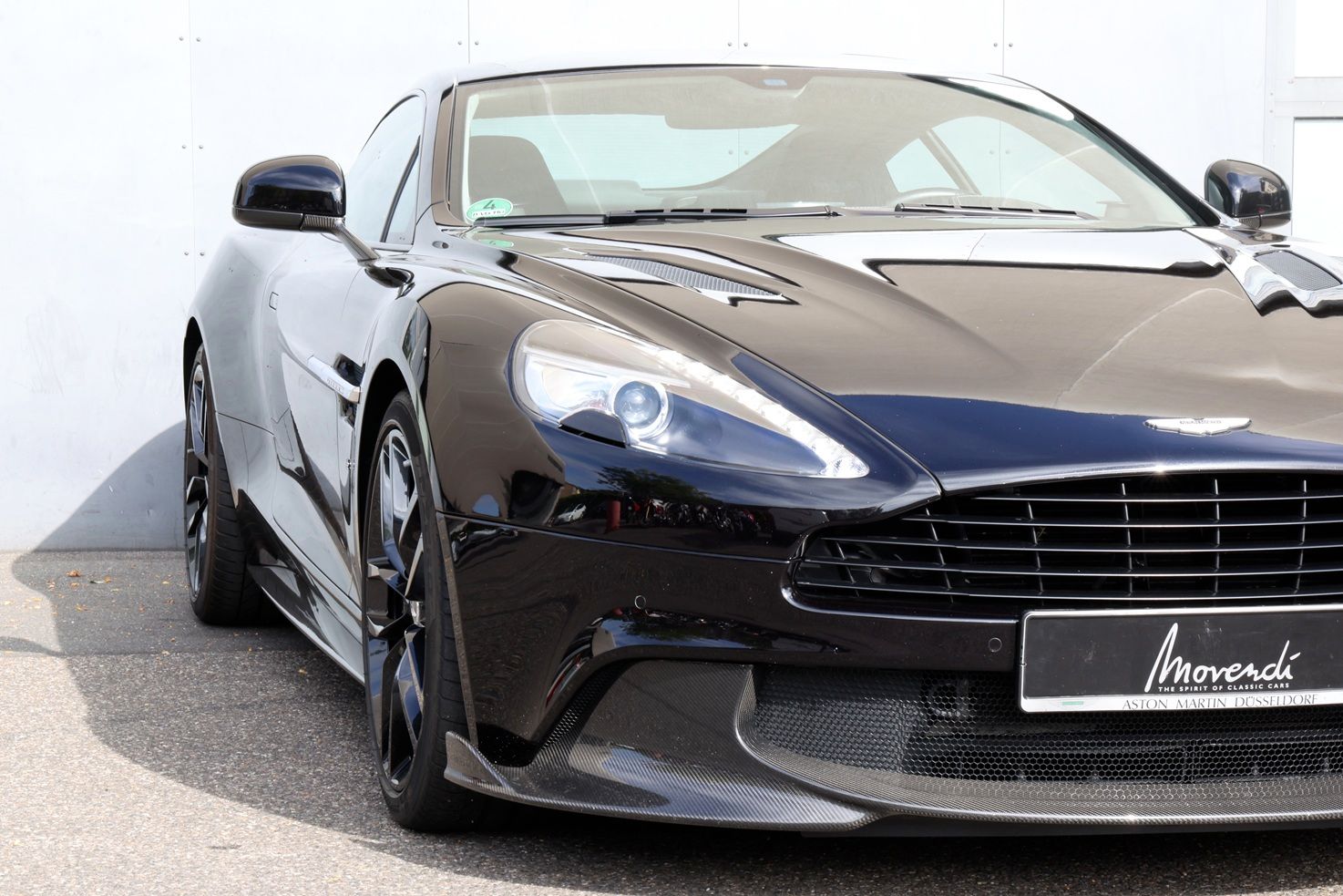Aston Martin Vanquish S 9