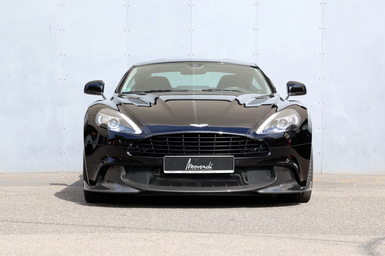 Aston Martin Vanquish S 10
