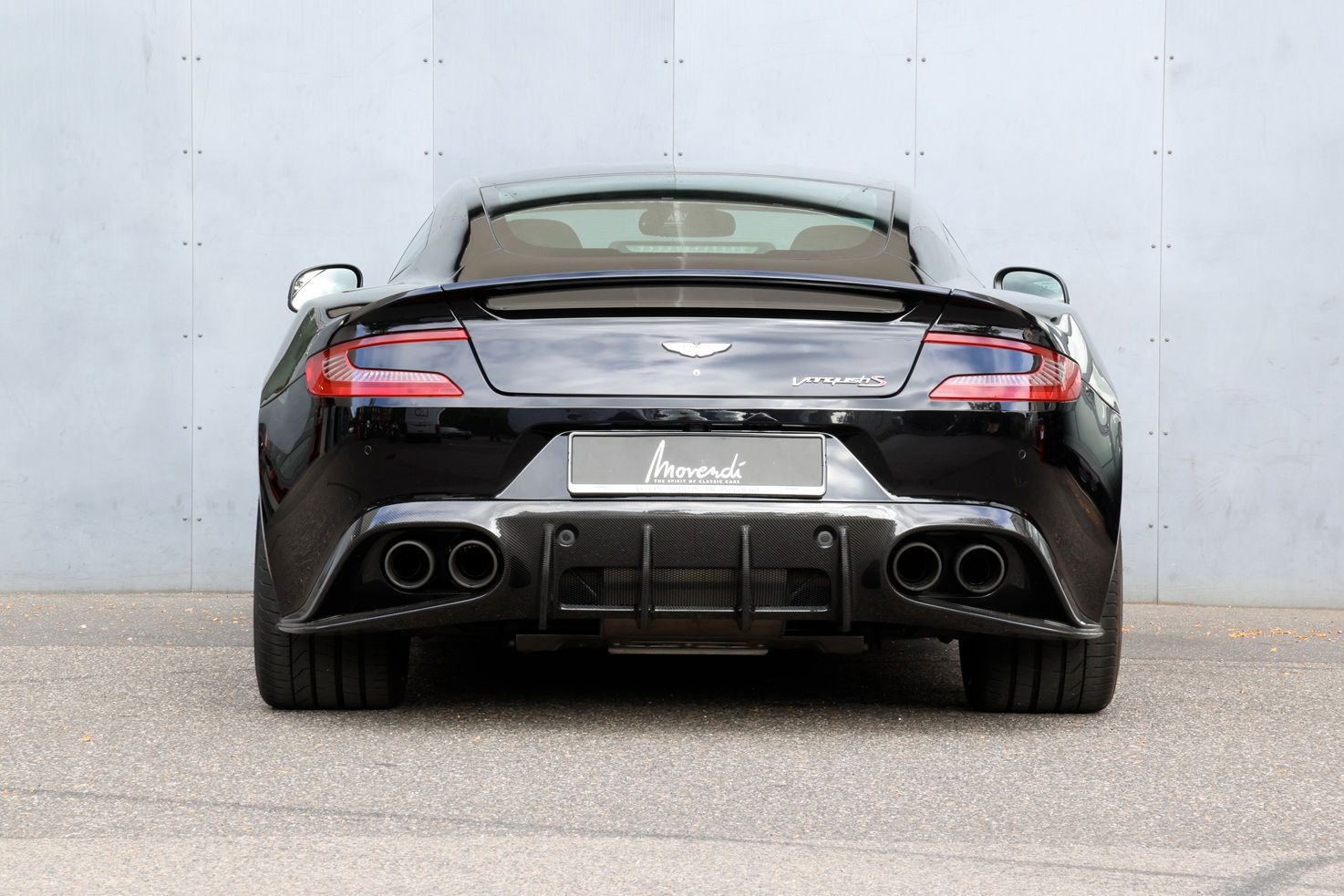 Aston Martin Vanquish S 13