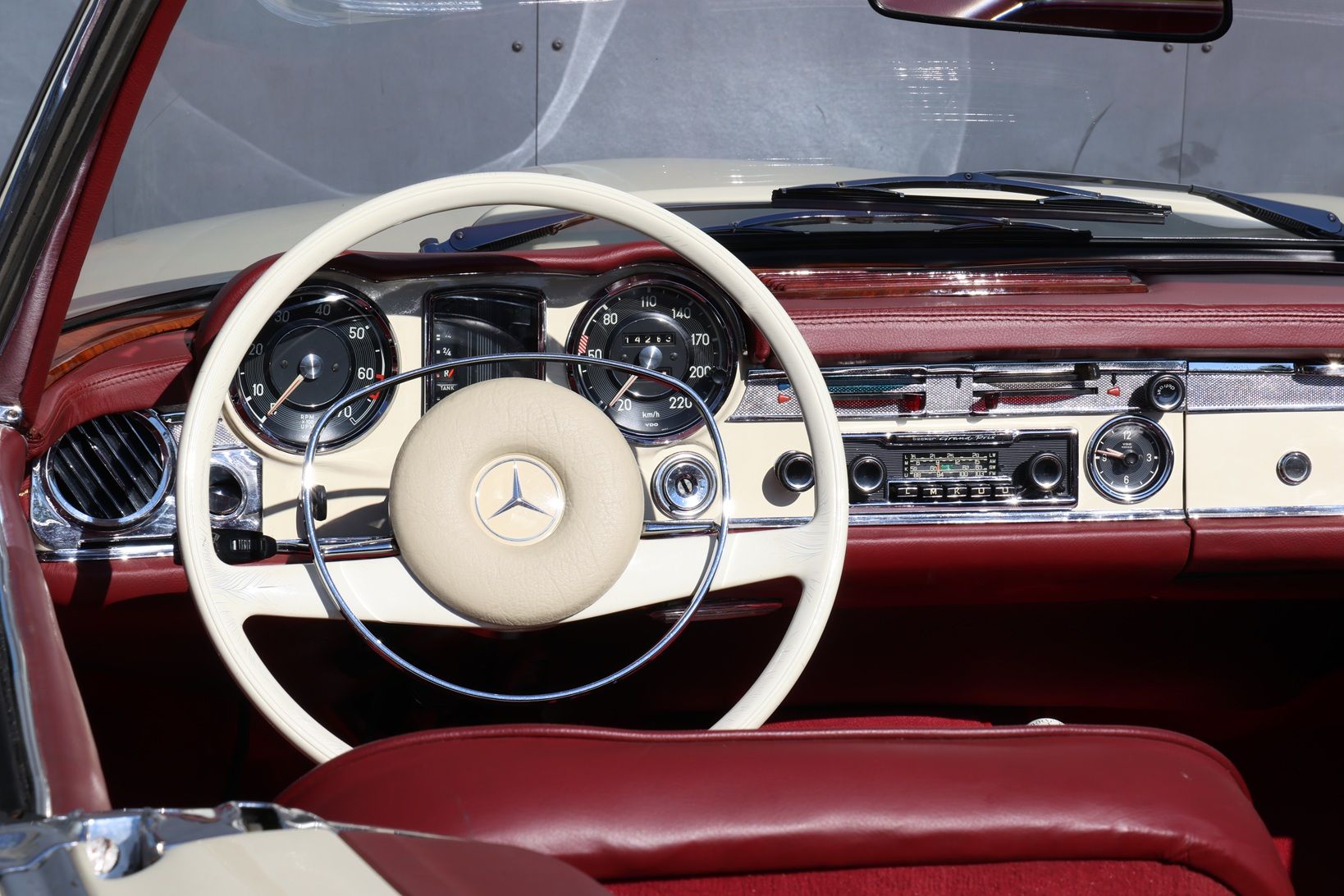 Mercedes-Benz 280 SL Pagode 6