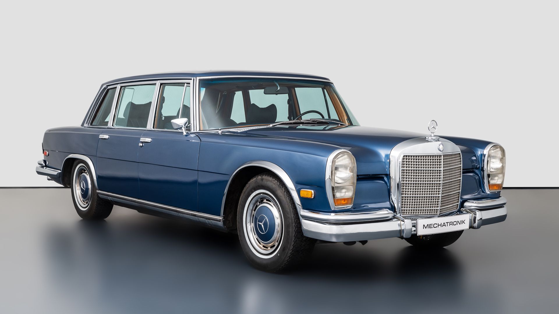 Mercedes-Benz W100 600 SWB 2
