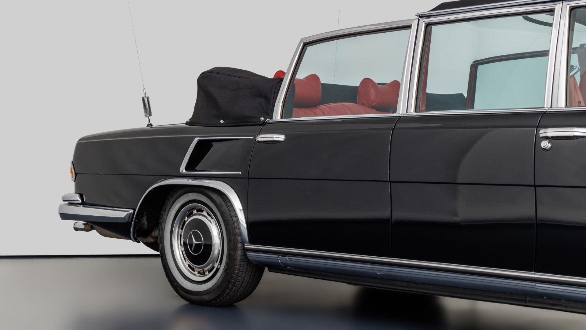 Mercedes-Benz W100 600 Pullman Landaulet 9