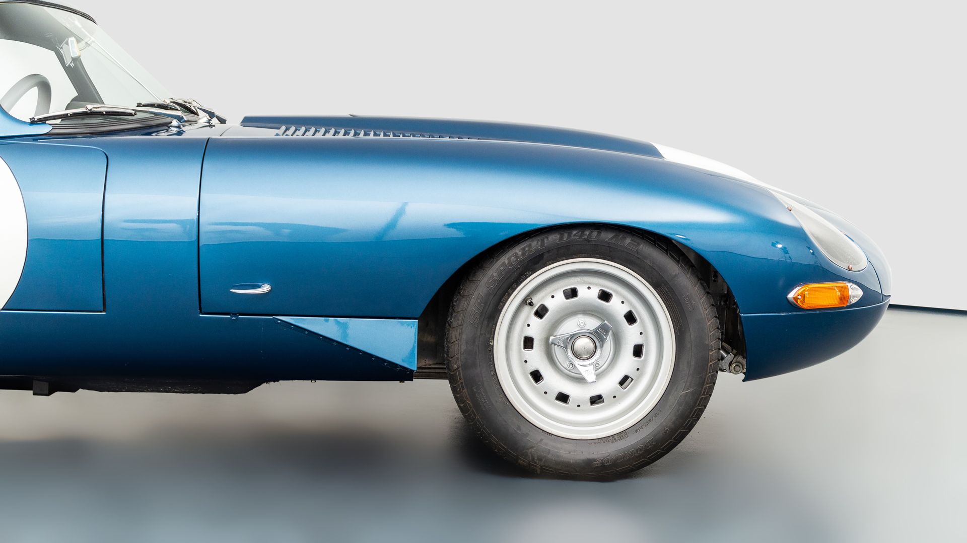 Jaguar E-Type Lightweight 8