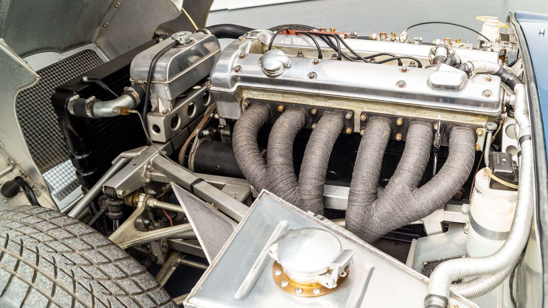 Jaguar E-Type Lightweight 13